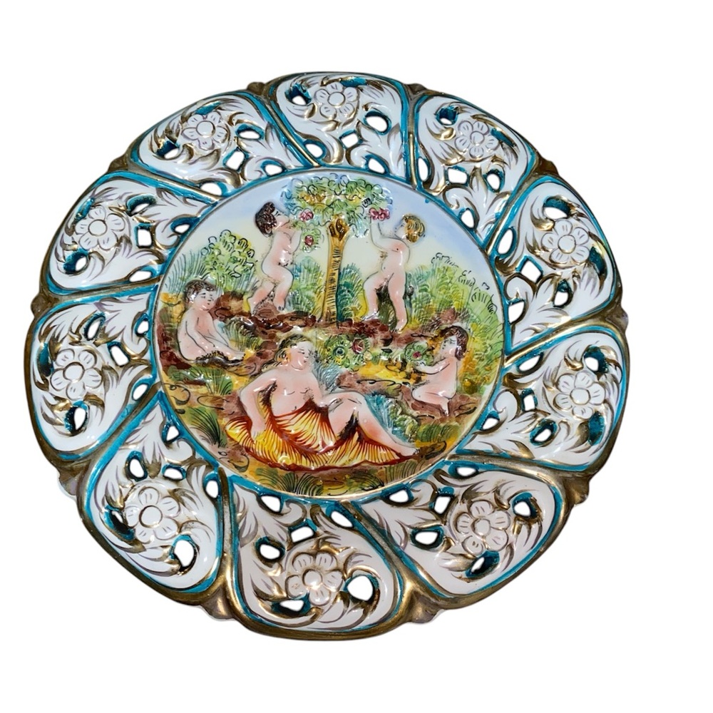 Vintage CAPODIMONTE Hanging Decorative Porcelain Plate Cherubs 3D Relief Italy